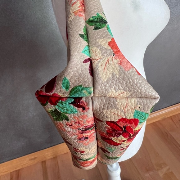 Steve Madden Tan Floral Large Clutch - Picture 3 of 6